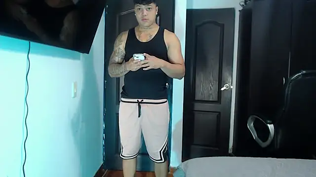 Snapshot of Boyhot_00 chatting on November 2025 01:33:01 AM Boyhot 00 online show from November 2025 01:33:01 AM