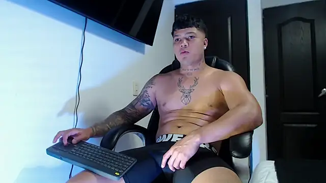 Snapshot of Boyhot_00 chatting on November 2025 02:48:01 AM Boyhot 00 online show from November 2025 02:48:01 AM