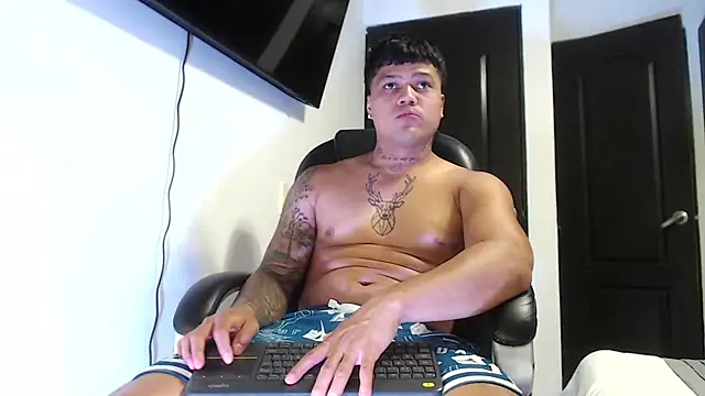 Snapshot of Boyhot_00 chatting on December 2025 03:12:02 AM Boyhot 00 online show from December 2025 03:12:02 AM