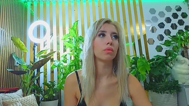 Snapshot of Violetttttta chatting on October 2025 09:14:02 PM Violetttttta online show from October 2025 09:14:02 PM