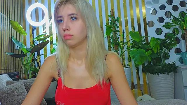 Snapshot of Violetttttta chatting on October 2025 08:22:02 PM Violetttttta online show from October 2025 08:22:02 PM