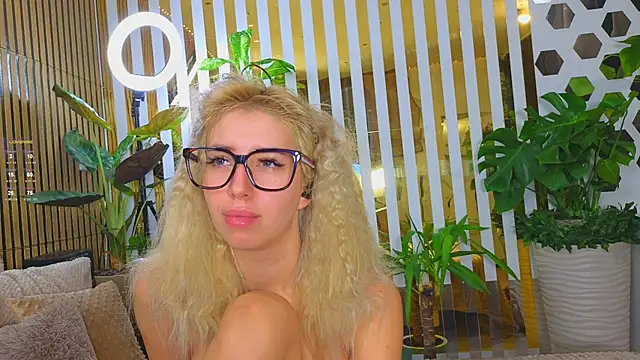 Snapshot of Violetttttta chatting on October 2025 08:49:02 AM Violetttttta online show from October 2025 08:49:02 AM