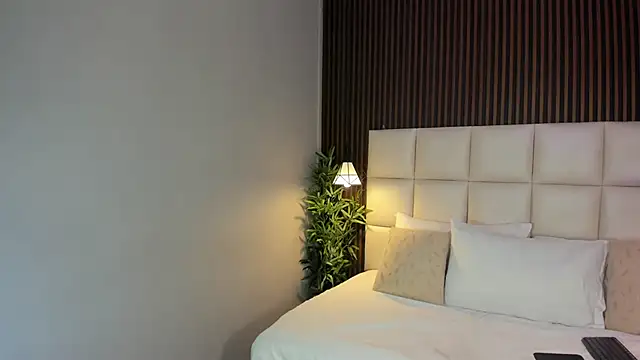 Snapshot of VanneCamiel chatting on November 2025 11:32:01 AM VanneCamiel online show from November 2025 11:32:01 AM