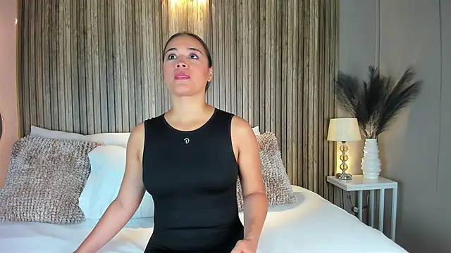 Snapshot of VanneCamiel chatting on November 2025 12:09:02 PM VanneCamiel online show from November 2025 12:09:02 PM