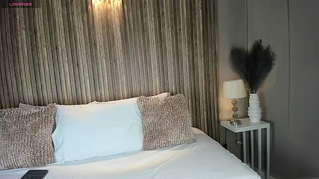 Snapshot of VanneCamiel chatting on November 2025 11:35:02 AM VanneCamiel online show from November 2025 11:35:02 AM