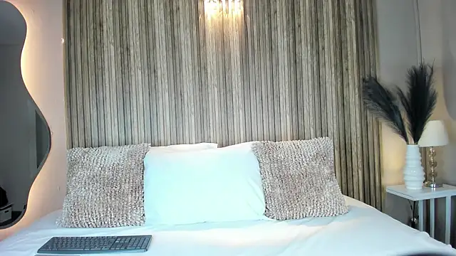 Snapshot of VanneCamiel chatting on October 2025 11:53:02 AM VanneCamiel online show from October 2025 11:53:02 AM