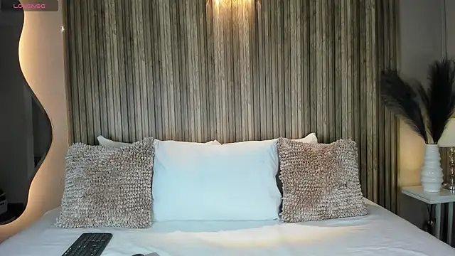 Snapshot of VanneCamiel chatting on October 2025 11:55:01 AM VanneCamiel online show from October 2025 11:55:01 AM