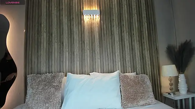 Snapshot of VanneCamiel chatting on November 2025 11:36:02 AM VanneCamiel online show from November 2025 11:36:02 AM