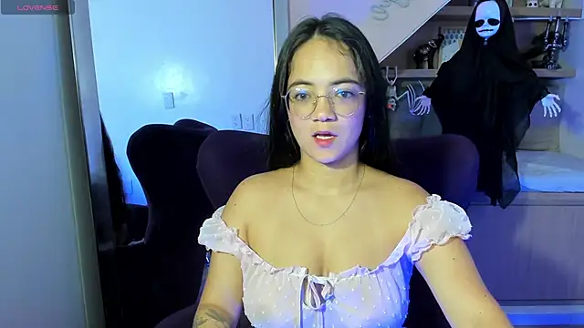 Sasha Grace online show from October 2025 01:02:01 PM