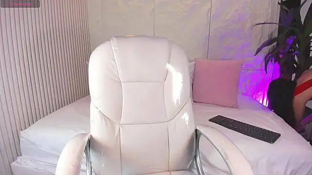 Megara20 online show from November 2025 10:37:01 PM