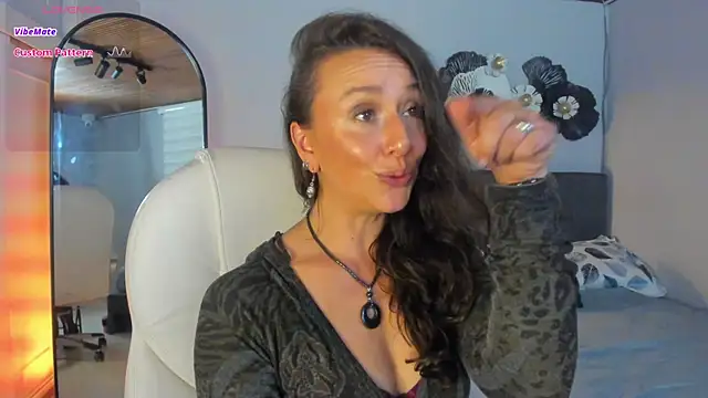 Snapshot of indigo_wild_ chatting on November 2025 11:19:02 PM indigo wild online show from November 2025 11:19:02 PM