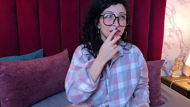 CHIARAJJONES online show from May 2026 12:36:01 PM