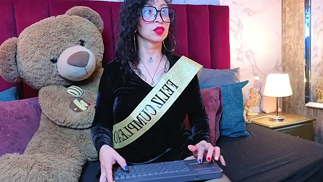 CHIARAJJONES online show from June 2026 01:05:02 PM