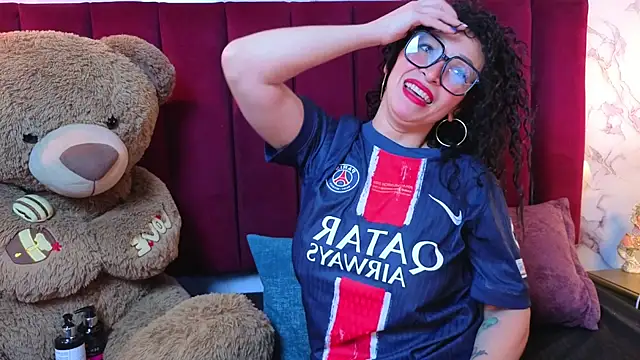 CHIARAJJONES online show from May 2026 12:11:01 PM