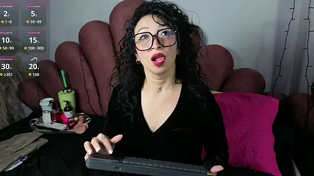 CHIARAJJONES online show from January 2026 12:34:01 PM