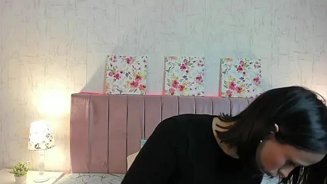 Snapshot of Veronicaxsaenz chatting on October 2025 01:03:02 PM Veronicaxsaenz online show from October 2025 01:03:02 PM