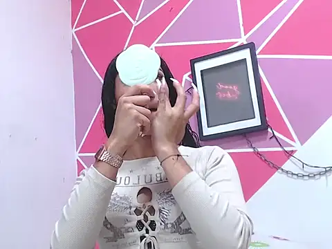 Tifany Adams online show from October 2025 08:10:01 PM