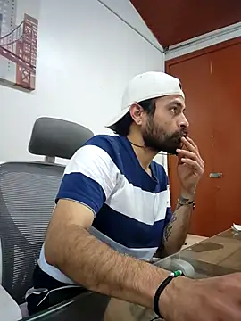 Snapshot of Nateskp_1 chatting on November 2025 10:43:02 PM Nateskp 1 online show from November 2025 10:43:02 PM