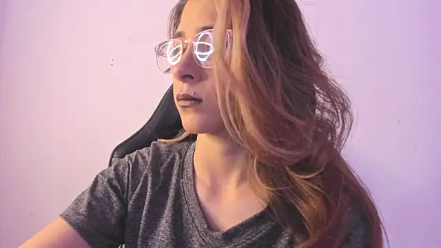 Snapshot of Sara_Roades chatting on November 2025 07:51:01 PM Sara Roades online show from November 2025 07:51:01 PM