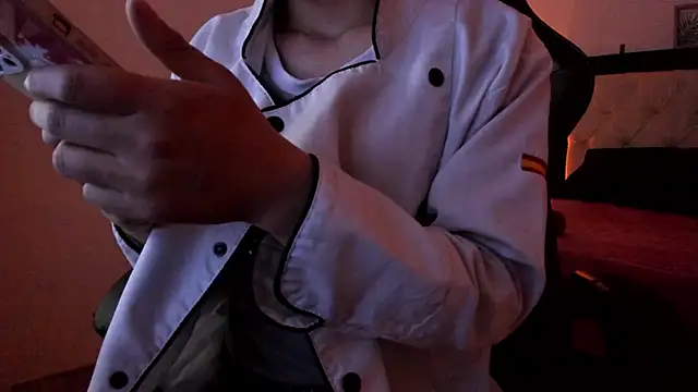 Snapshot of Sara_Roades chatting on December 2025 05:22:02 PM Sara Roades online show from December 2025 05:22:02 PM