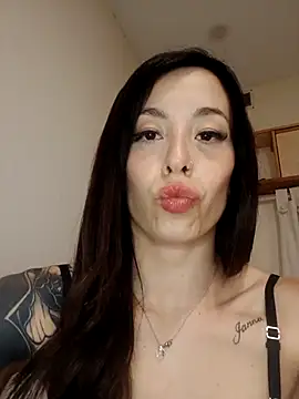 Snapshot of Chinitaluna chatting on November 2025 10:36:02 PM Chinitaluna online show from November 2025 10:36:02 PM