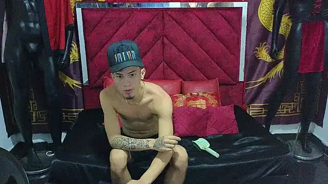 Pride couple online show from October 2025 11:28:01 PM