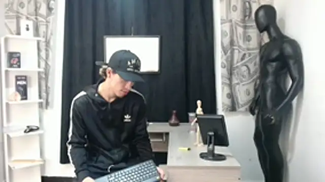 Pride couple online show from February 2026 11:27:02 PM