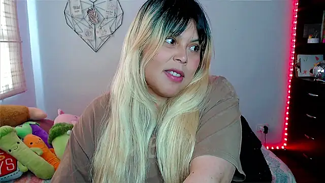 Snapshot of EllieMoonX chatting on November 2025 04:00:01 PM EllieMoonX online show from November 2025 04:00:01 PM