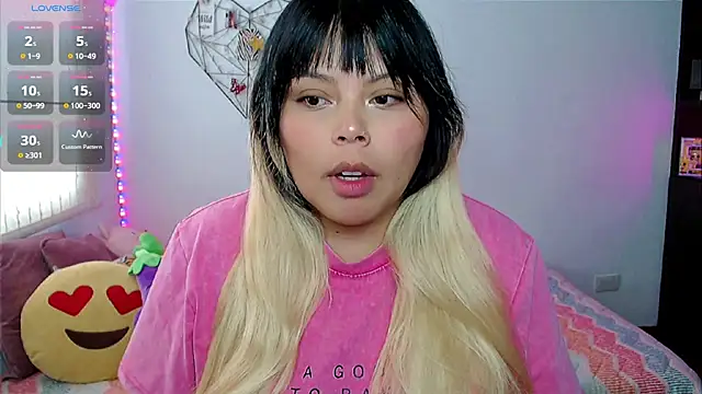 EllieMoonX online show from May 2026 09:40:02 PM