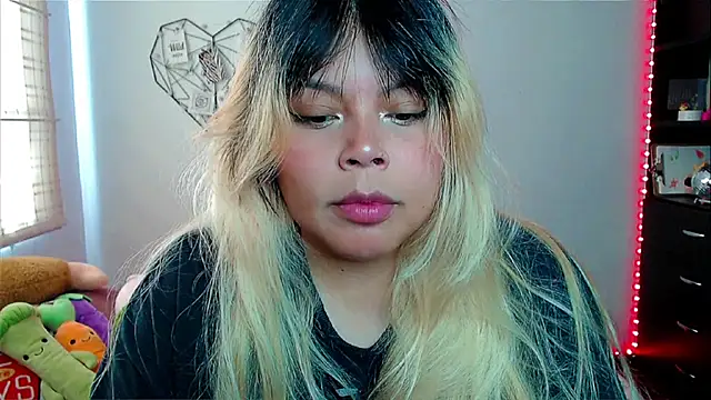 EllieMoonX online show from November 2025 03:15:01 PM