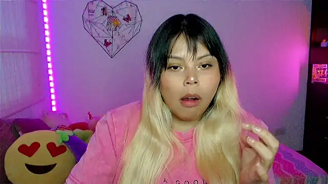 EllieMoonX online show from April 2026 11:07:02 PM