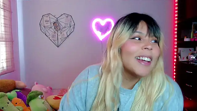 Snapshot of EllieMoonX chatting on November 2025 05:28:01 PM EllieMoonX online show from November 2025 05:28:01 PM