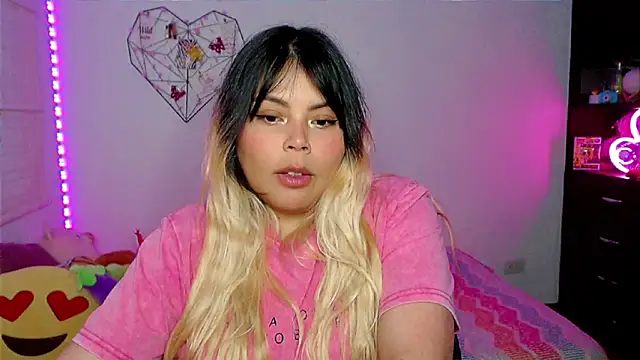 EllieMoonX online show from April 2026 11:10:02 PM