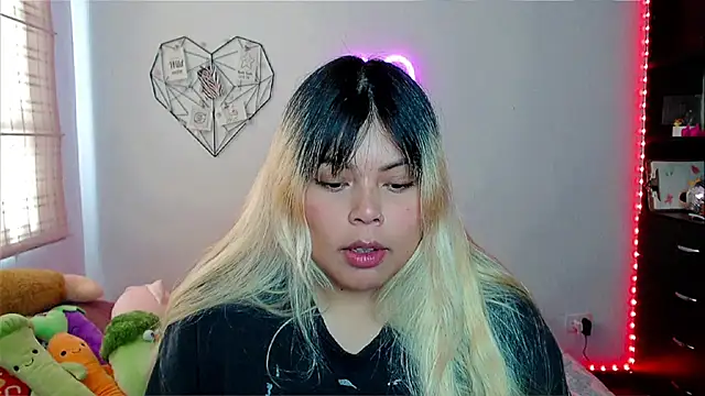 EllieMoonX online show from November 2025 04:51:01 PM