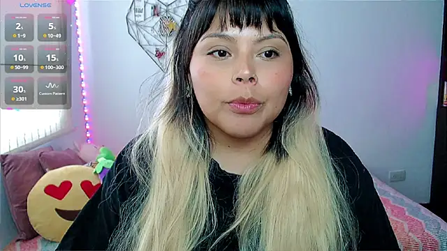 EllieMoonX online show from April 2026 09:10:02 PM
