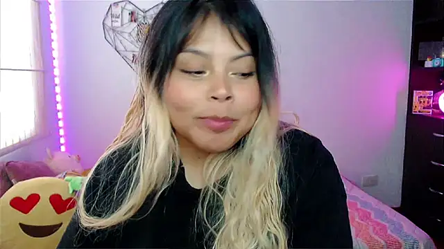 EllieMoonX online show from April 2026 10:14:01 PM