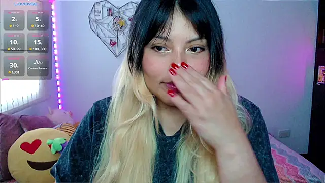 EllieMoonX online show from April 2026 10:27:02 PM