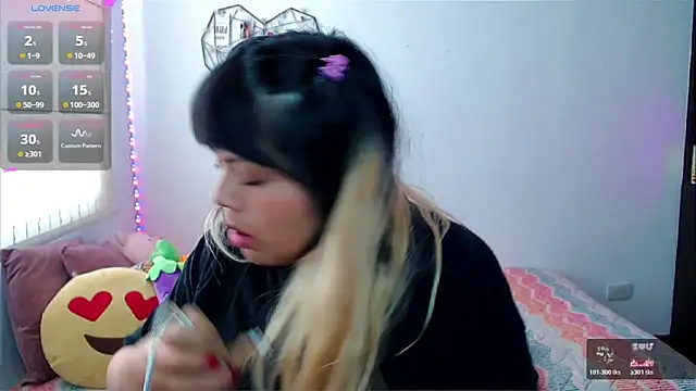 EllieMoonX online show from May 2026 08:03:01 PM