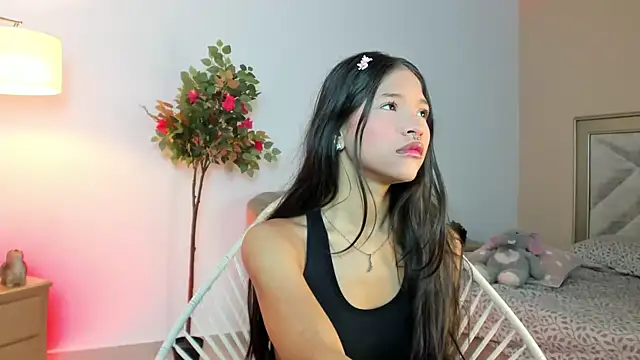 Snapshot of christine__khant chatting on October 2025 05:30:01 AM christine khant online show from October 2025 05:30:01 AM