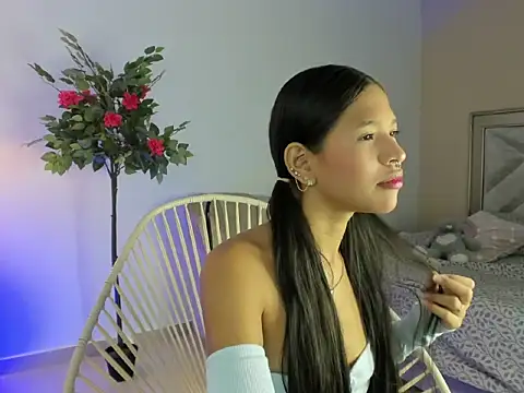 Snapshot of christine__khant chatting on October 2025 03:37:01 AM christine khant online show from October 2025 03:37:01 AM
