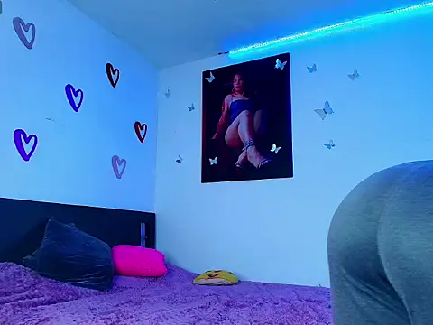 Kylee79 online show from April 2026 08:04:02 PM