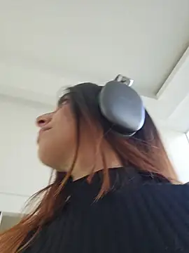 Meganthomson online show from November 2025 09:03:02 PM