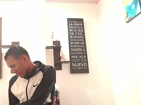 ADRIEL  VEGA online show from October 2025 06:32:02 PM