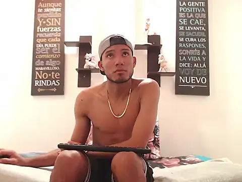 ADRIEL  VEGA online show from October 2025 04:44:02 AM
