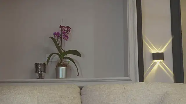 AbrilColls  online show from April 2026 09:10:01 PM