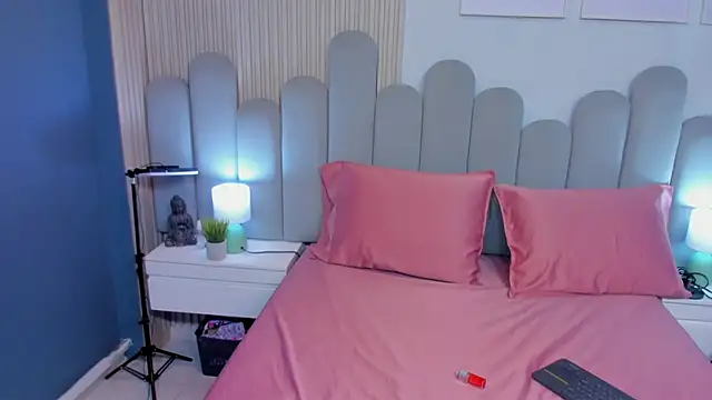 luly dreams online show from April 2026 11:49:02 AM