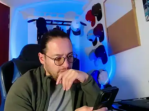 Snapshot of kurt_xx chatting on December 2025 01:28:01 PM kurt xx online show from December 2025 01:28:01 PM