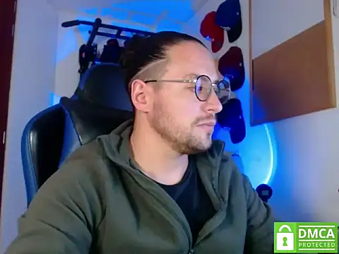 Snapshot of kurt_xx chatting on October 2025 12:59:02 PM kurt xx online show from October 2025 12:59:02 PM