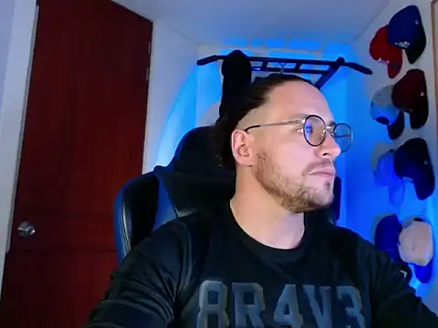 Snapshot of kurt_xx chatting on November 2025 09:18:02 PM kurt xx online show from November 2025 09:18:02 PM