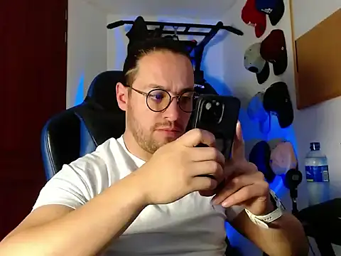 Snapshot of kurt_xx chatting on November 2025 12:31:01 PM kurt xx online show from November 2025 12:31:01 PM